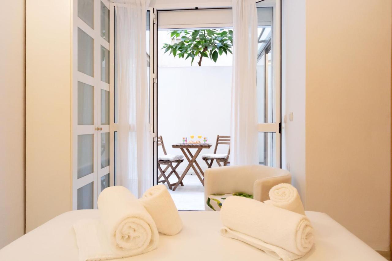 Goles Courtyard With Parking By Valcambre Apartamento Sevilha Exterior foto