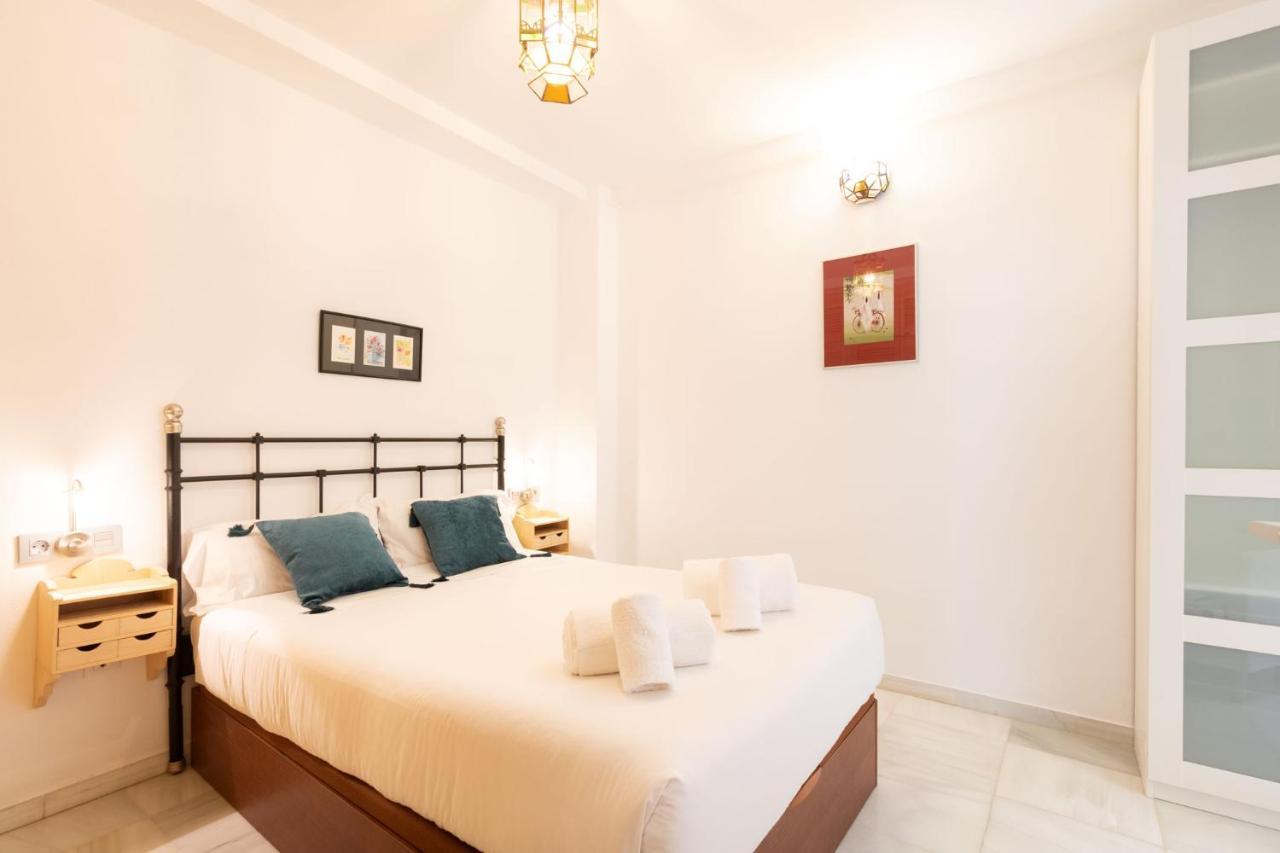 Goles Courtyard With Parking By Valcambre Apartamento Sevilha Exterior foto
