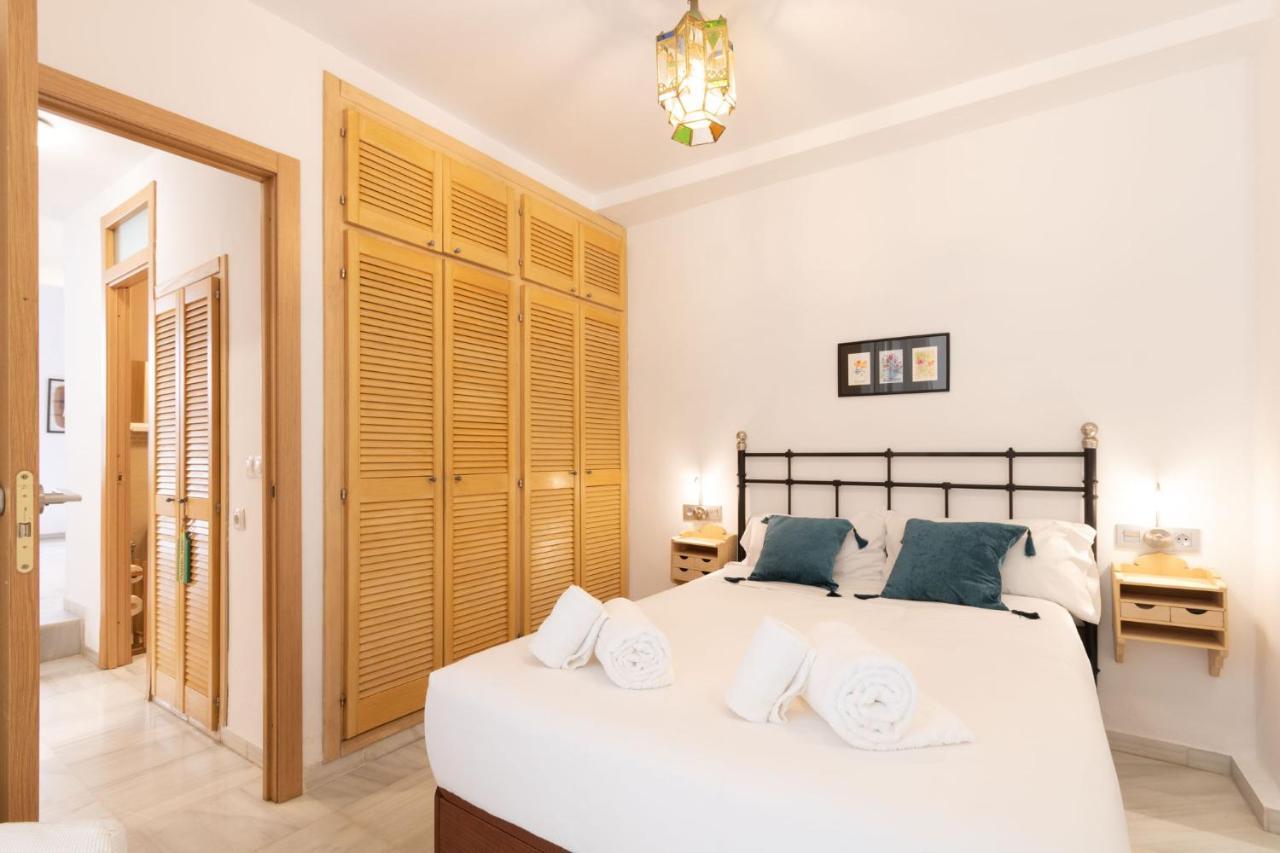 Goles Courtyard With Parking By Valcambre Apartamento Sevilha Exterior foto